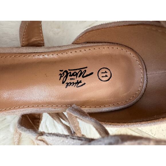 NEW Heel The World Women's Nude Pointed Toe Lace Up Low Block Heels Size 11 - Picture 8 of 11
